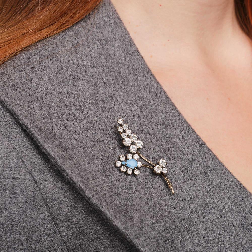 Delicate leaf brooch with crystals and light blue stone