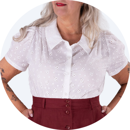 The Favourite Blouse by Emmy Design Sweden Broderie Anglaise front