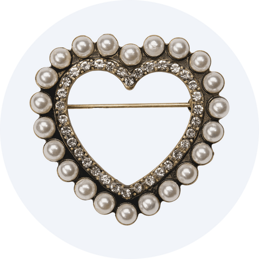 Vintage style heart brooch in pearl and diamante